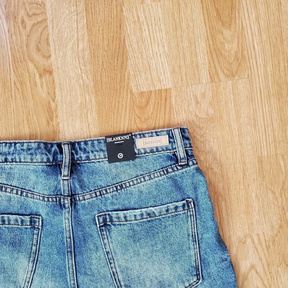 NEW! BLANK NYC | 'TheWarren' Work With Me Mid-thigh Distressed Jean Shorts sz 29
